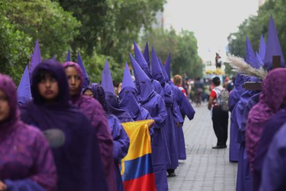 ‘Cucuruchos’ también se hicieron presentes en el recorrido.