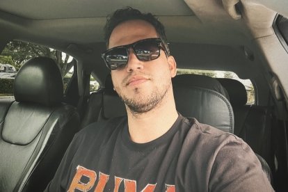 Leonel Allegues cuando lucía su frondosa cabellera.