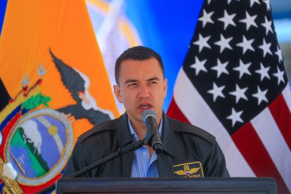 El presidente Daniel Noboa dio declaraciones durante un evento en el aeropuerto de Latacunga.
