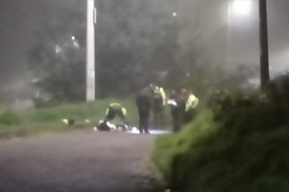 La Policía halló a los cadáveres en una vía adoquinada.