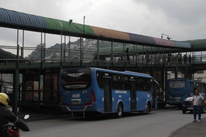 En San Roque se registró el violento hecho, luego de que los rateros se subieron en la parada de El Tejar, en el centro de la ciudad.