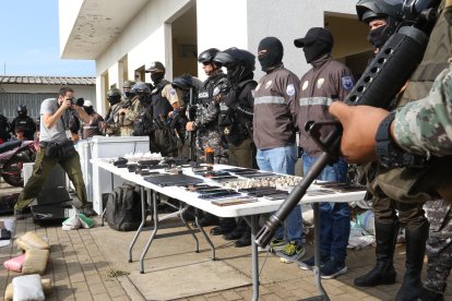 Entre las evidencias constan celulares, aparatos electrónicos y objetos similares.