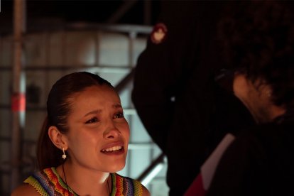 Alejandra antes de saltar al escenario