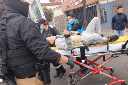 El colombiano que sobrevivió al ataque intentó escapar en un bus interparroquial, pero fue obligado a bajarse.