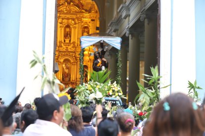 El fervor de los católicos ante una de las representaciones, Jesús del Gran Poder.