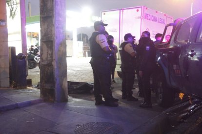 El cuerpo quedó tendido en la calzada