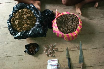 En poder de los detenidos se halló armas y drogas
