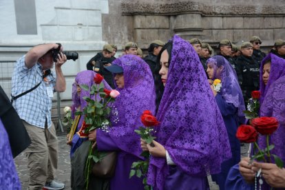 Varias personas salieron del Centro Histórico de Quito.