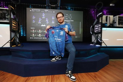 Esparza (i) siempre estuvo vinculado al club. Fue mascota, pasabola, jugó en las formativas y ahora reclutado para los eSports.