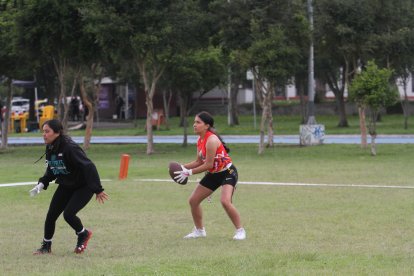 Cada vez más son menos las mujeres que practican el deporte.