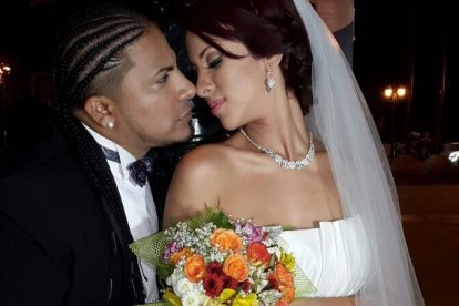 Oveja Negra y Mafer Pinay se casaron en las instalaciones de Canal Uno, el 1 de octubre de 2014.