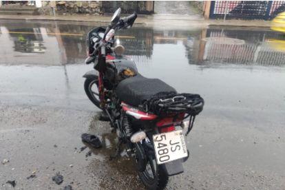 Así quedó la moto de los presuntos antisociales