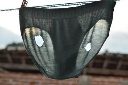 Referencial. Es usual que los hombres lleven calzoncillos en mal estado con sus parejas.