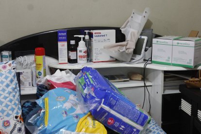 Las repisas de la habitación de Zoilita antes lucían llenas de dibujos y peluches. Ahora, en ellas reposan medicamentos.