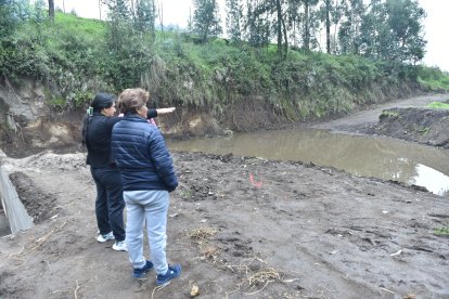 En La Pulida drenaron el agua, pero quedó lodo en el sistema de captación.