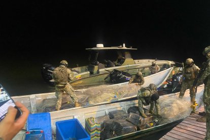 En las acciones navales se detectan lanchas con cargamentos de alcaloides distribuidos en sacos.
