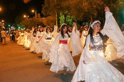 Una de las agrupaciones que recorrieron la avenida.