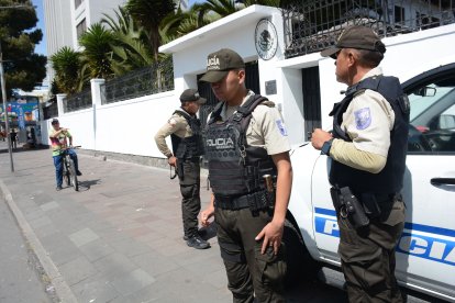 La sede diplomática del país azteca, en Quito, sigue con custodia policial.