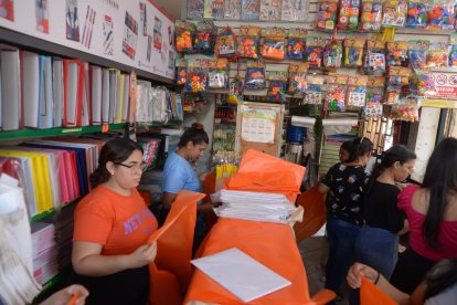 Las papelerías esperan un repunte de ventas el fin de semana.