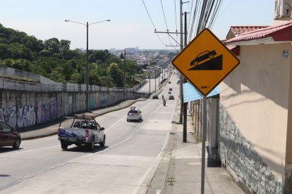 La ATM ha colocado dos señaléticas que advierten a los conductores sobre la pendiente.