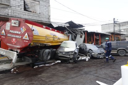Se investiga las causas del accidente del tanquero.