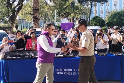 Policías recibieron dotaciones en Loja.