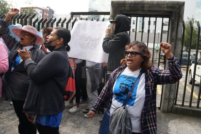 Por otro lado, había personas que pedían que Glas fuera liberado.