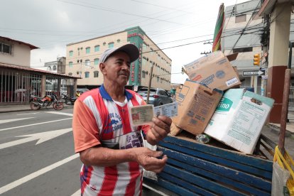 William Alvarado se muestra 'felizote' cuando saludó al equipo de EXTRA.