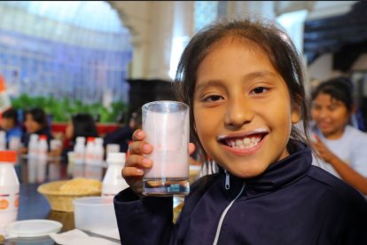 La leche es un alimento rico en vitaminas y minerales. Expertos recomiendan consumirla todos los días en el desayuno.