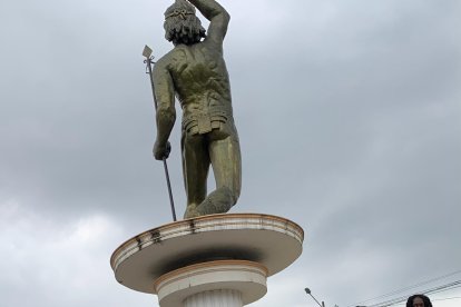 Alexander Reyes asistió desde temprano a la convocatoria para reservistas.