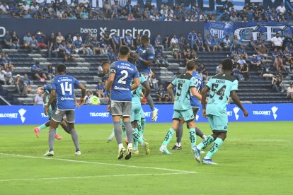 Emelec y Cumbayá el partido por la fecha 8 en el estadio Capwell.