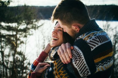 Experto advierte que un poco de emoción y aventura le hace bien a las parejas.
