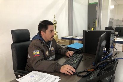 Agentes de la Dinased realizan labores de localización y búsqueda de personas desaparecidas.