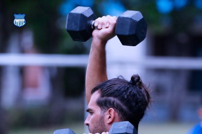 El delantero Facundo Castelli ya podrá actuar con Emelec tras la suspensión