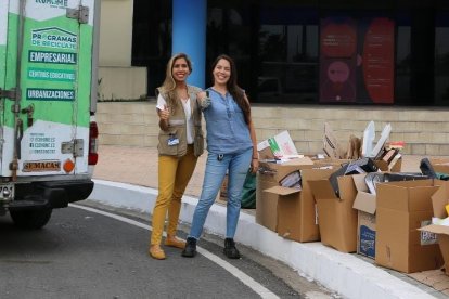 Carolina Jara (izq) y Samantha Reyes (der) son las promotoras del proyecto ecologico
