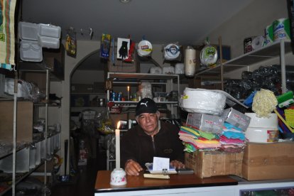 Vendedores buscan alternativas para atraer clientes y fortalecer la seguridad.