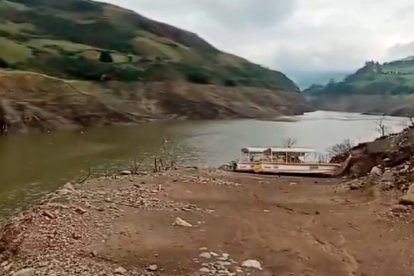 La represa de Mazar, en Cañar, se encuentra parcialmente seca.
