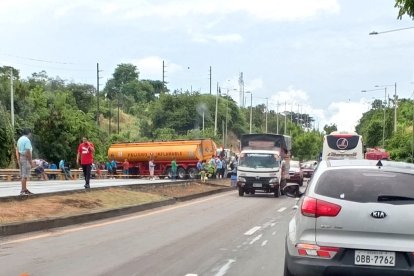 Un carril de contraflujo se habilitó para agilizar el tránsito.