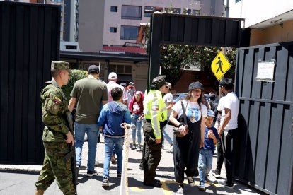 Los ingresos a los recintos serán controlados por la Fuerza Pública.