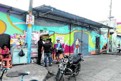 En la 18 hay pocos clientes porque la ‘biela’ está caliente y los cuartos para el ‘cuerpeo’ son unos saunas.