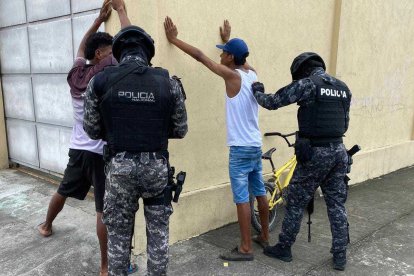 Agentes policiales hicieron operativo en el barrio Nueva Esperanza.