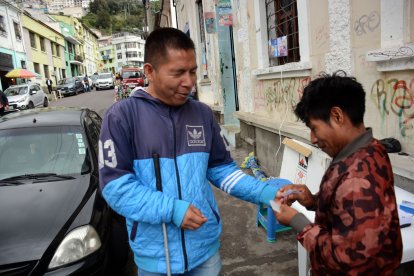 El ciudadano estuvo afuera de un colegio en el centro de la capital.