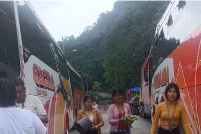 Ciudadanas buscaban alimentos para sobrevivir.