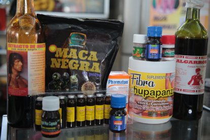 A los batidos ella les adiciona suplementos naturales.