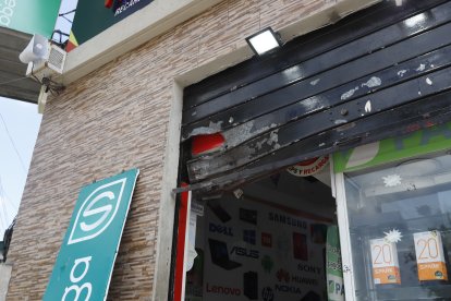 Los daños en el local.