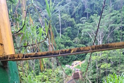 Así colapsó en puente.