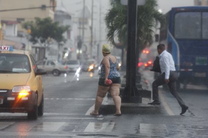 Lluvia sorprendió en Guayaquil la tarde de este miércoles