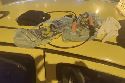 Los guantes, celulares, explosivos, entre las evidencias de los sospechosos.