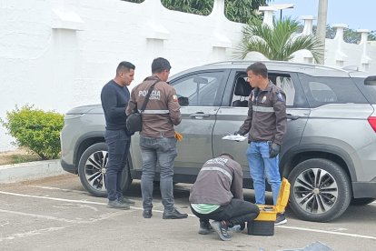 Cuando el funcionario fue hasta el automotor se percató del daño.