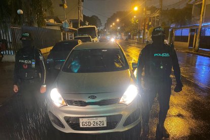 El vehículo en el que iban los sospechosos fue retenido.